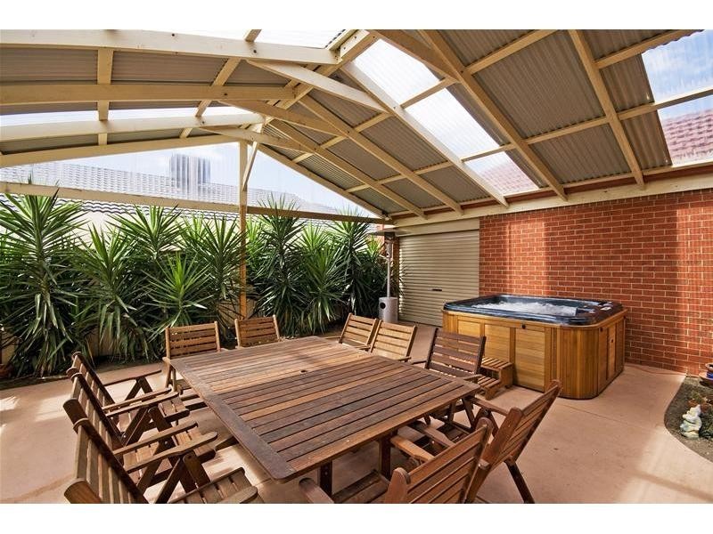 16 Linden Boulevard, Werribee VIC 3030