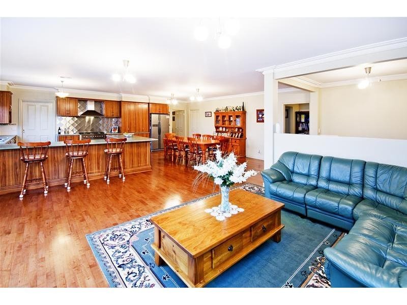 9 Liberty Court, Melton VIC 3337