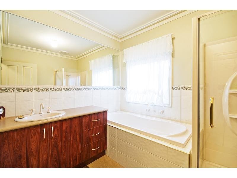 9 Liberty Court, Melton VIC 3337