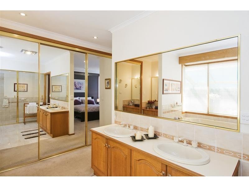 28 Redwood Drive, Hoppers Crossing VIC 3029