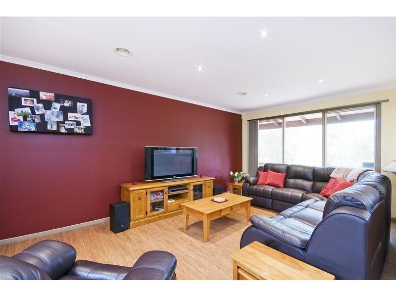 90 Hogans Road, Hoppers Crossing VIC 3029