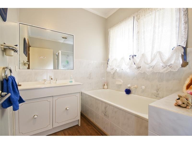 90 Hogans Road, Hoppers Crossing VIC 3029