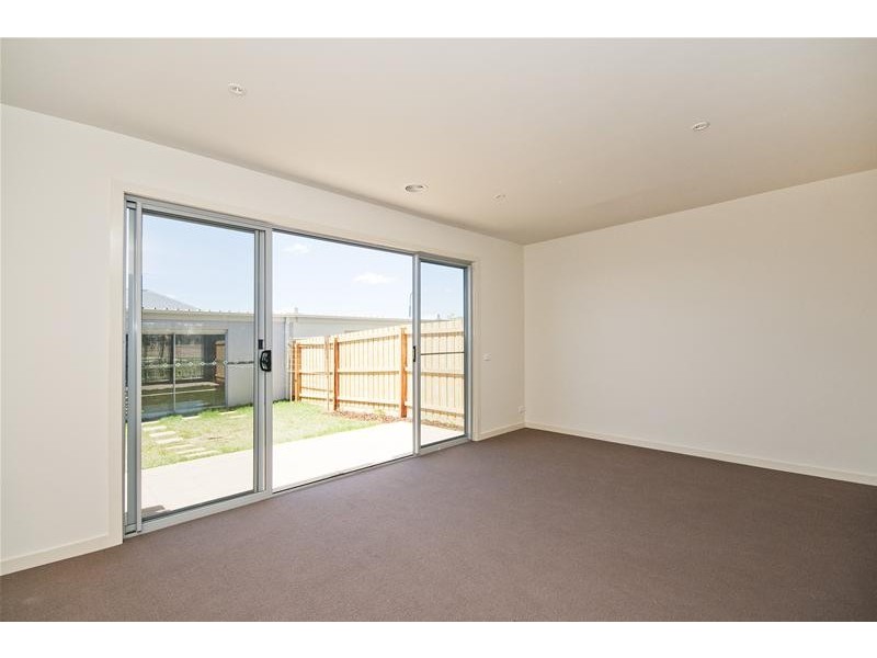 6 Picton Lane, Point Cook VIC 3030