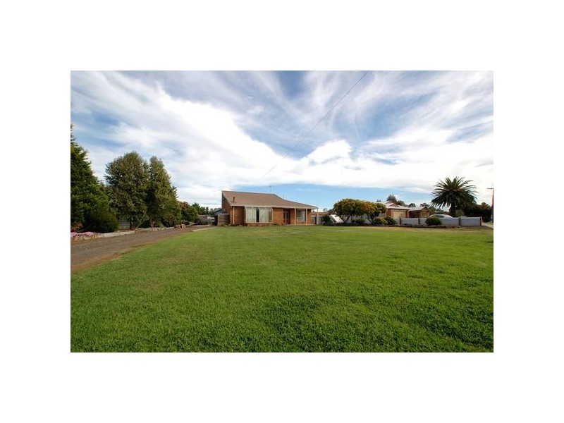 58 River Street, Little River VIC 3211