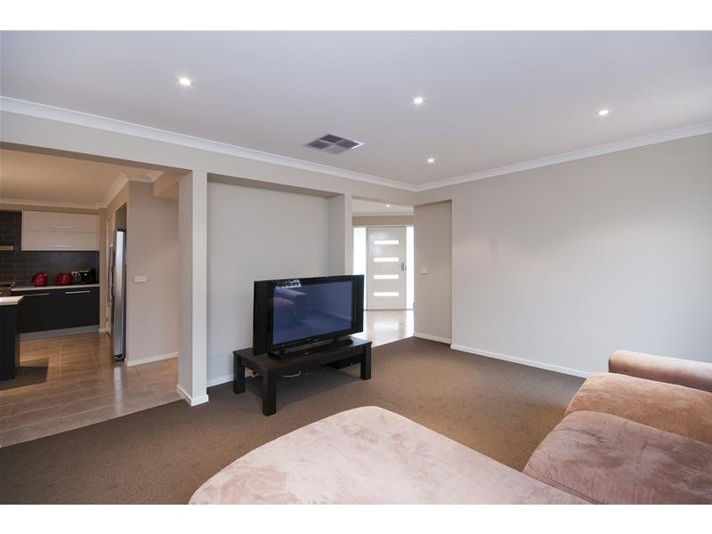 4 Cyclic Way, Tarneit VIC 3029