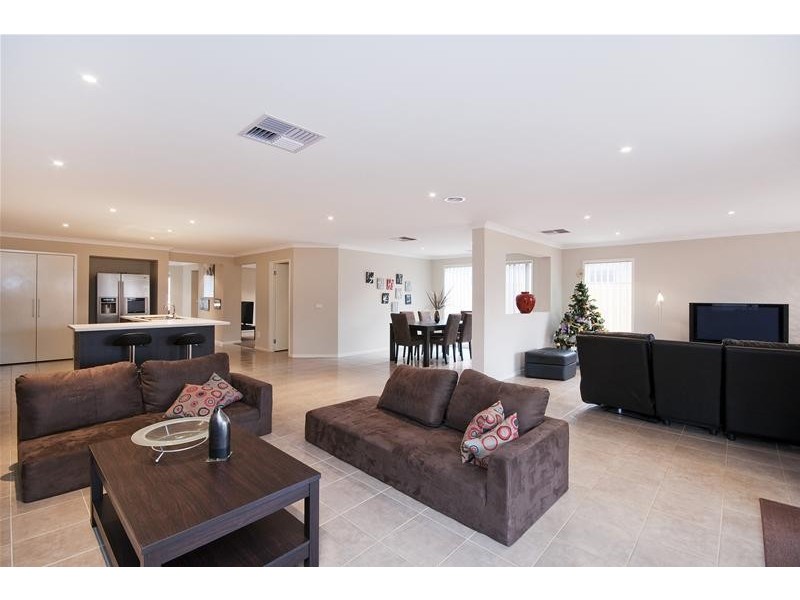 4 Cyclic Way, Tarneit VIC 3029