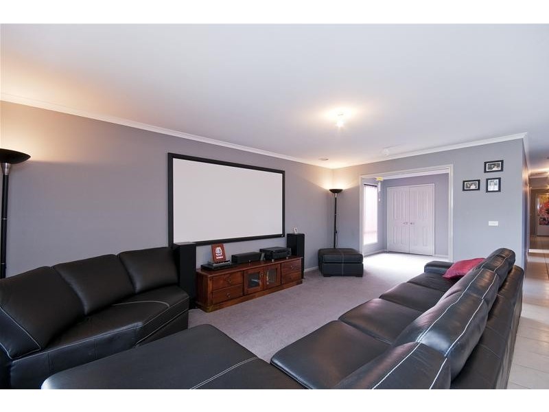 15 Bellinger Crescent, Wyndham Vale VIC 3024