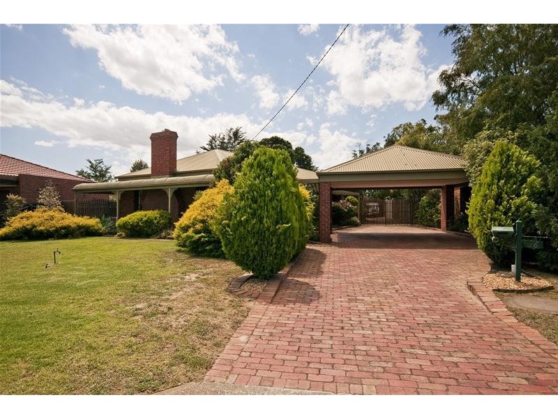 16 Lyall Drive, Werribee VIC 3030