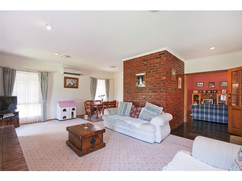 16 Lyall Drive, Werribee VIC 3030