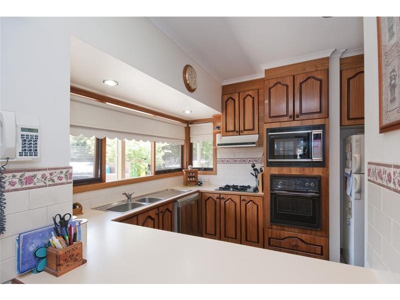 16 Lyall Drive, Werribee VIC 3030
