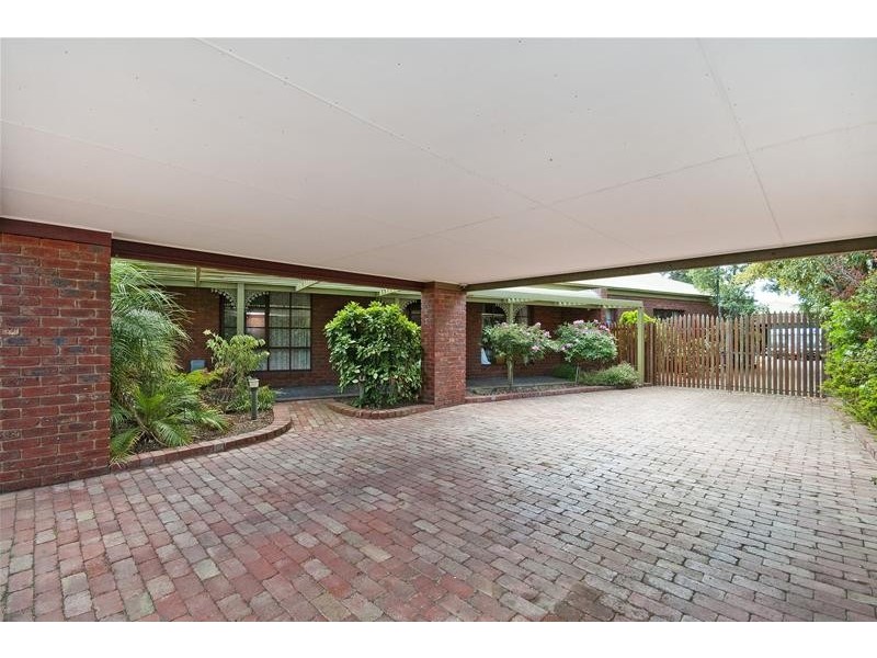 16 Lyall Drive, Werribee VIC 3030