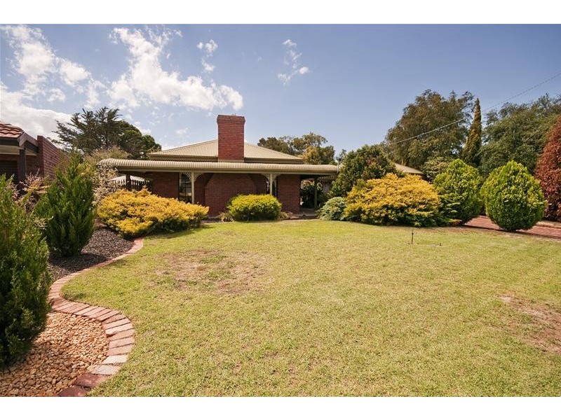 16 Lyall Drive, Werribee VIC 3030