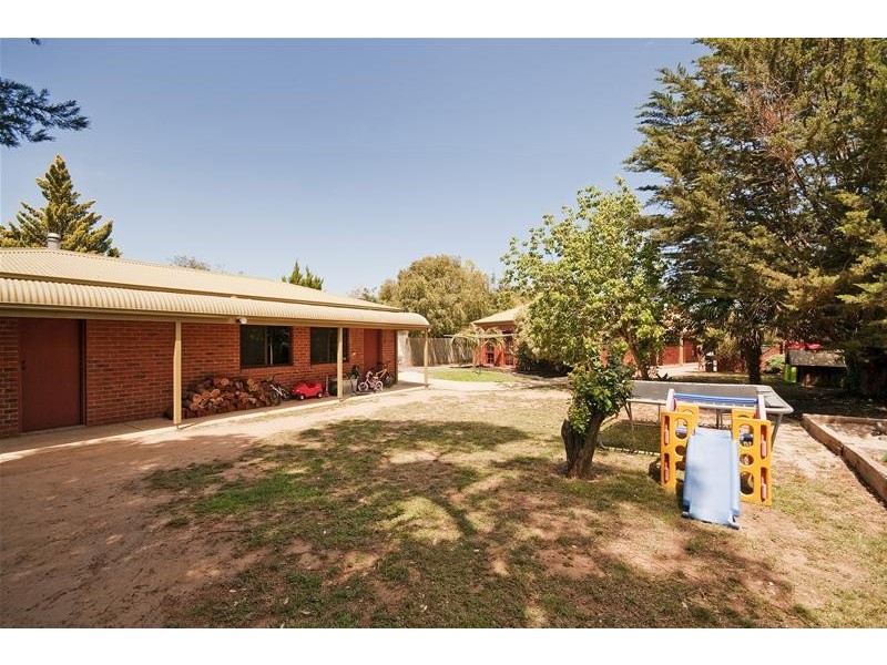 16 Lyall Drive, Werribee VIC 3030