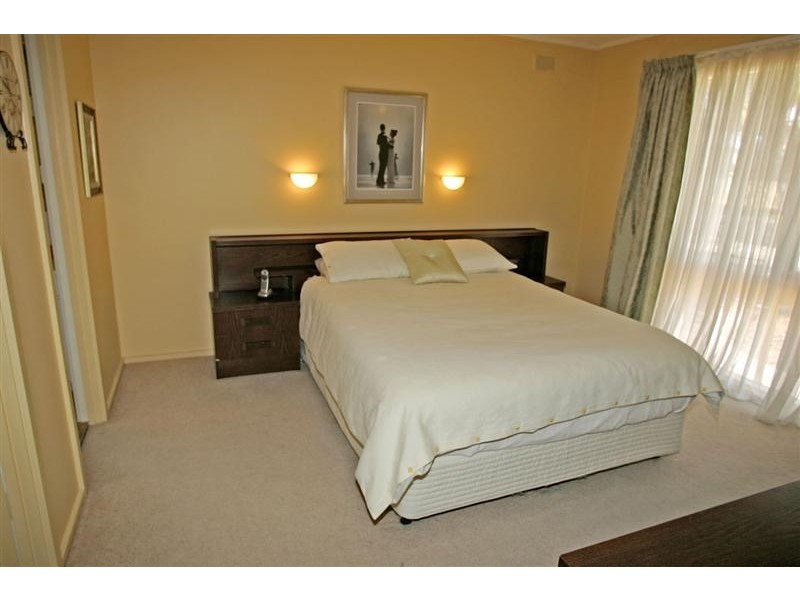 9 Rivett Avenue, Fulham Gardens SA 5024