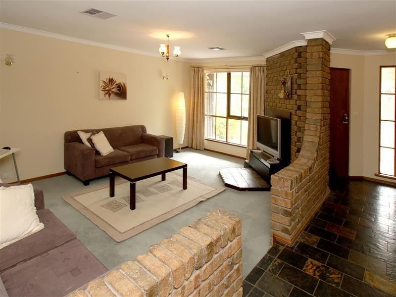 37 Horseshoe Drive, Aberfoyle Park SA 5159