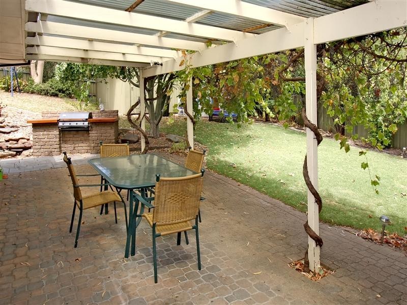 37 Horseshoe Drive, Aberfoyle Park SA 5159