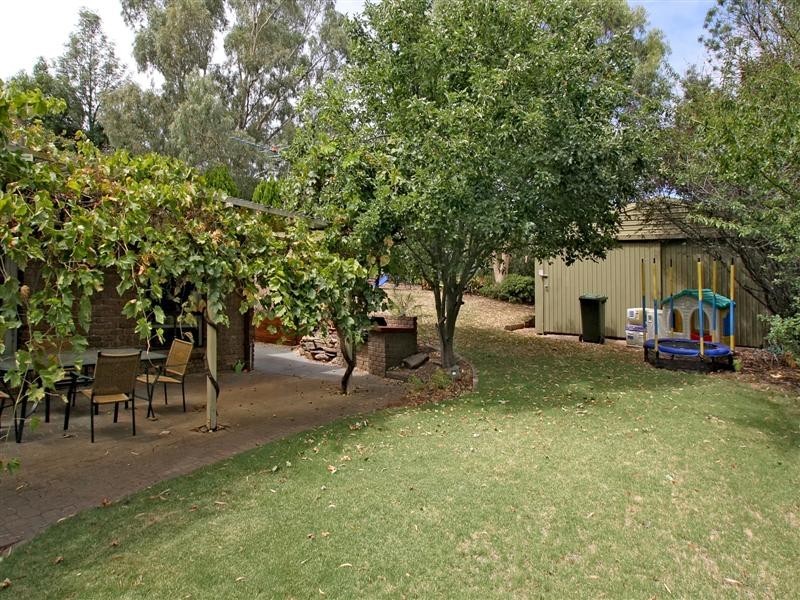 37 Horseshoe Drive, Aberfoyle Park SA 5159
