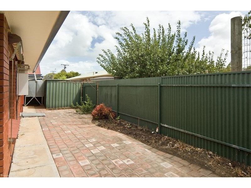 2/3 Winifred Avenue, Glandore SA 5037