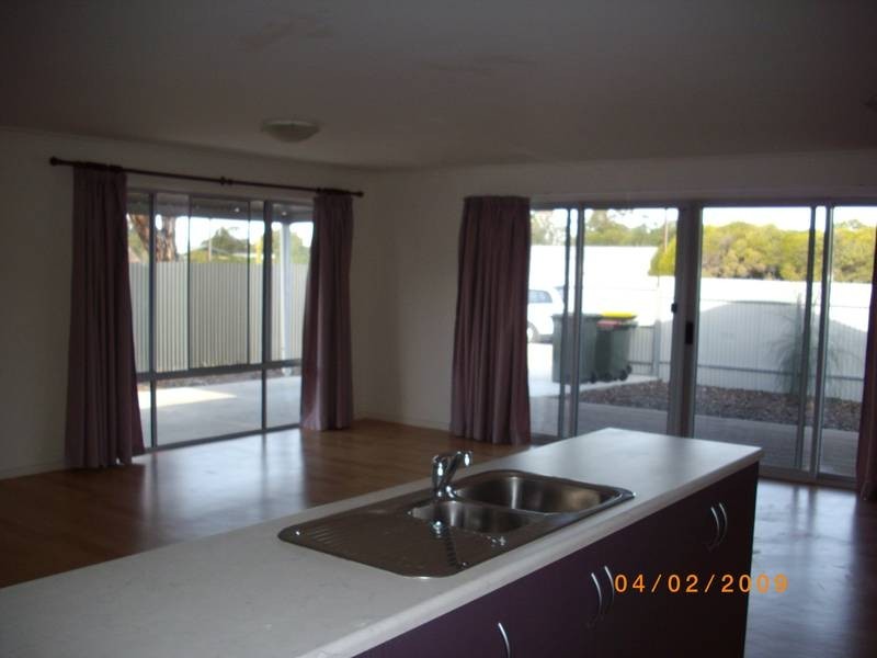 19 Valiant Rd, Port Willunga SA 5173