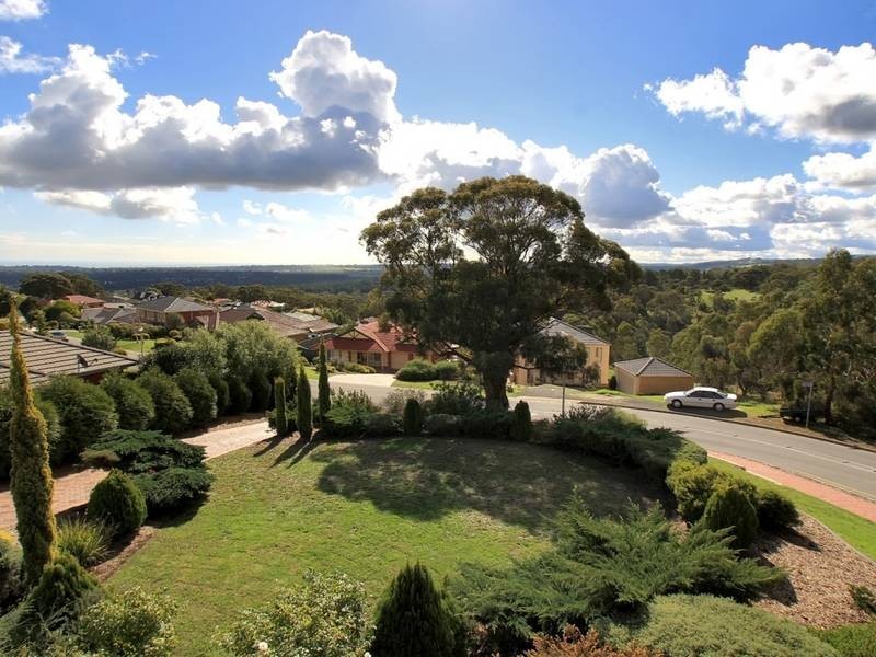 30 Gleneagles Road, Aberfoyle Park SA 5159