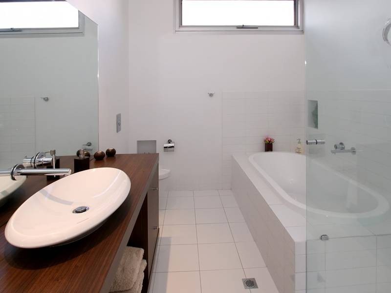 2b Barton Avenue, Kingston Park SA 5049