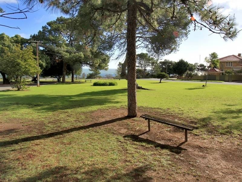 2b Barton Avenue, Kingston Park SA 5049