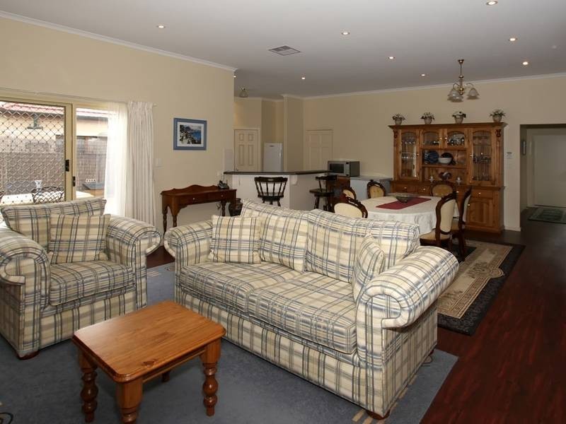42 Stradbroke Avenue, Plympton Park SA 5038