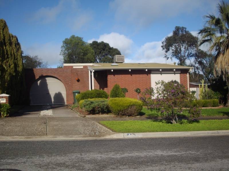8 Hagen Crescent, Hackham West SA 5163