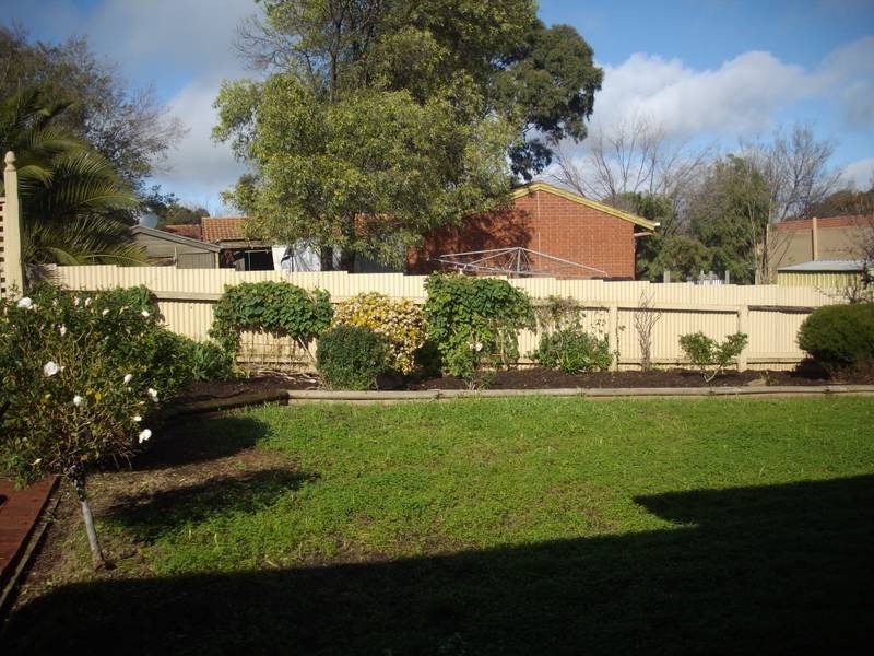 8 Hagen Crescent, Hackham West SA 5163