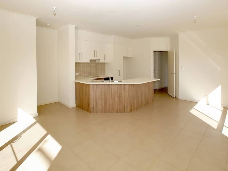 27 Burton Avenue, Park Holme SA 5043