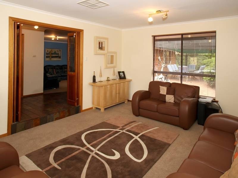 26 Woodlea Drive, Aberfoyle Park SA 5159