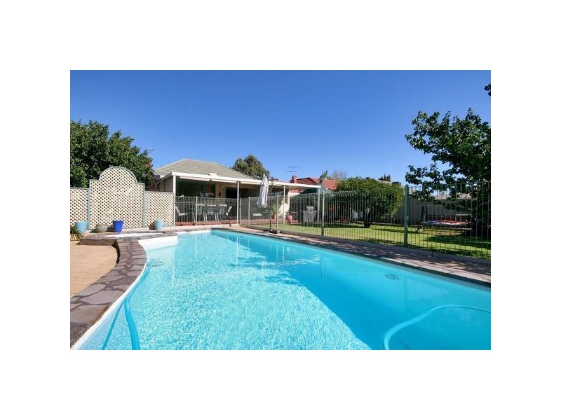 31 Glengyle Terrace, Glandore SA 5037