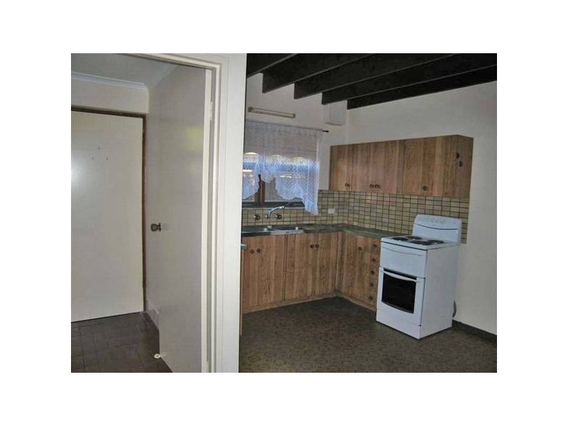 2/44 Clark Avenue (facing Gazeby St), Glandore SA 5037