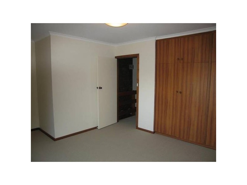 2/44 Clark Avenue (facing Gazeby St), Glandore SA 5037