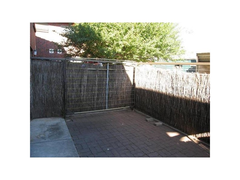 2/44 Clark Avenue (facing Gazeby St), Glandore SA 5037