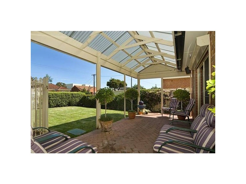 2 Yeomans Avenue, Henley Beach South SA 5022