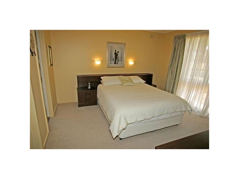 9 Rivett Avenue, Fulham Gardens SA 5024