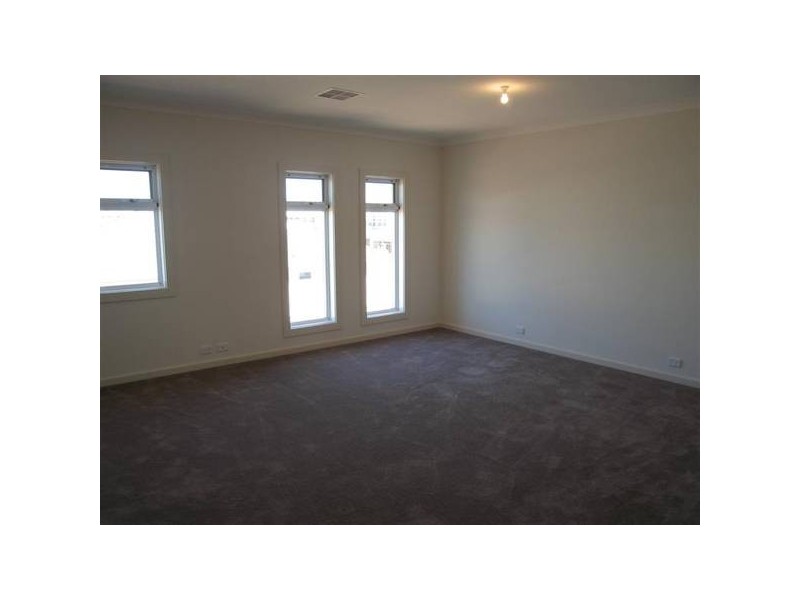 6 Manor Court (enter via Nash St & Medallion Dve), Grange SA 5022