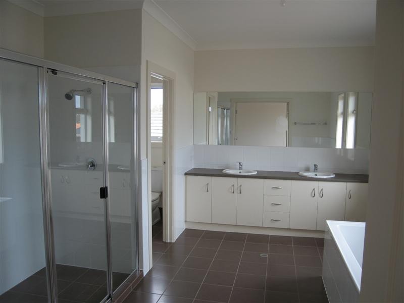 6 Manor Court (enter via Nash St & Medallion Dve), Grange SA 5022