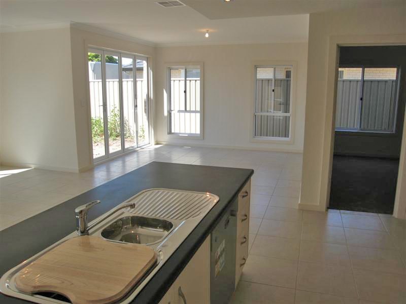 6 Manor Court (enter via Nash St & Medallion Dve), Grange SA 5022