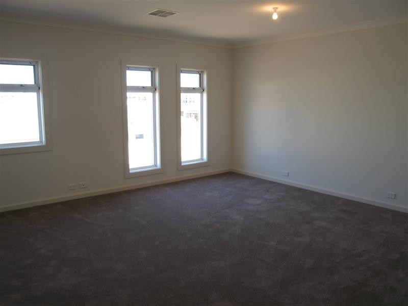 6 Manor Court (enter via Nash St & Medallion Dve), Grange SA 5022