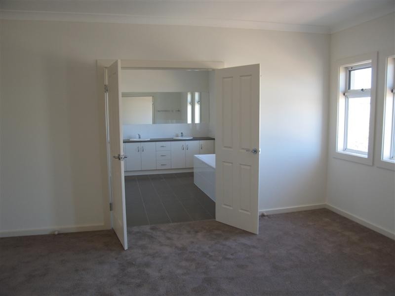 6 Manor Court (enter via Nash St & Medallion Dve), Grange SA 5022