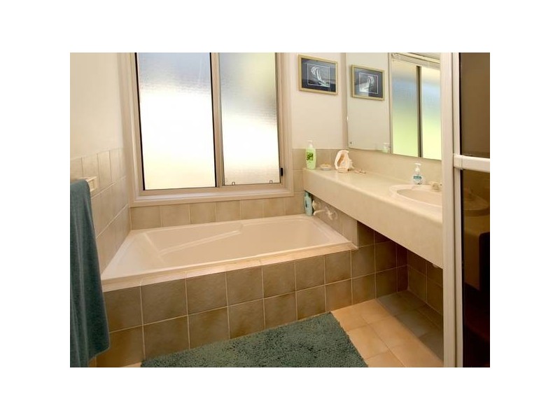 28 Gleneagles Road, Aberfoyle Park SA 5159