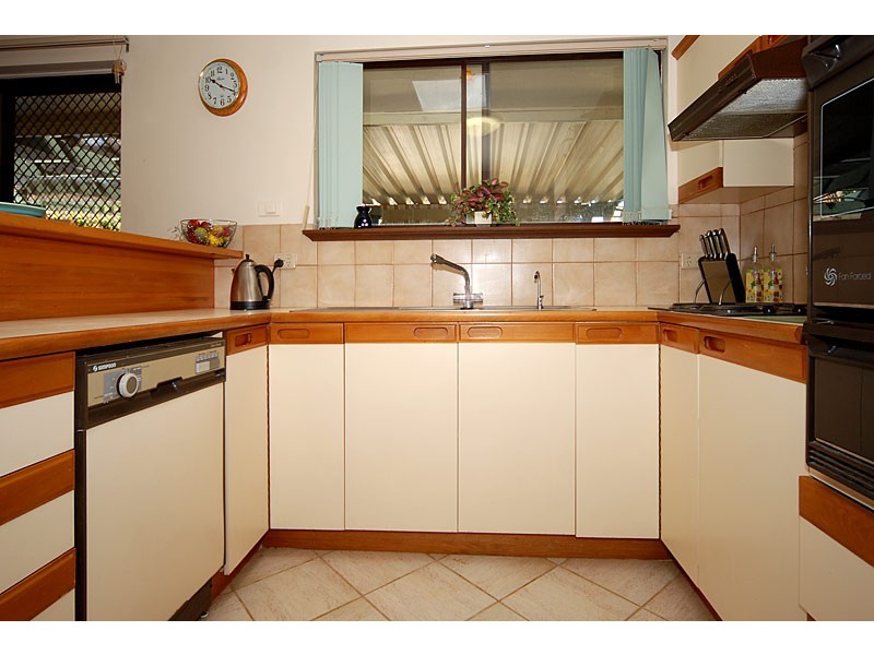 28 Lyn Street, Aberfoyle Park SA 5159