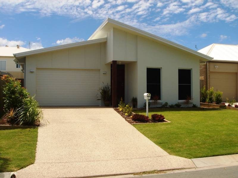 17 Barrine Crescent, Caloundra West QLD 4551