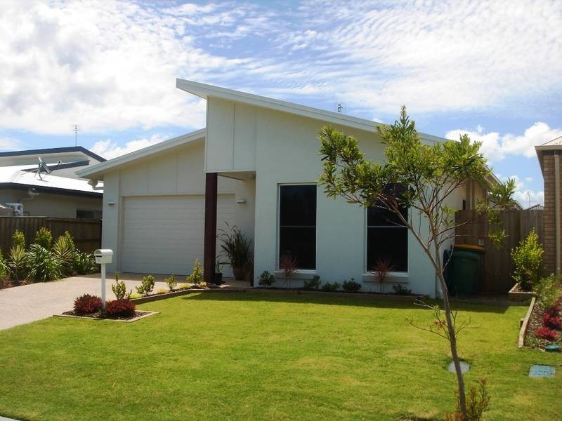 17 Barrine Crescent, Caloundra West QLD 4551
