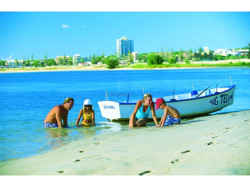 2/17 Landsborough Parade, Golden Beach QLD 4551