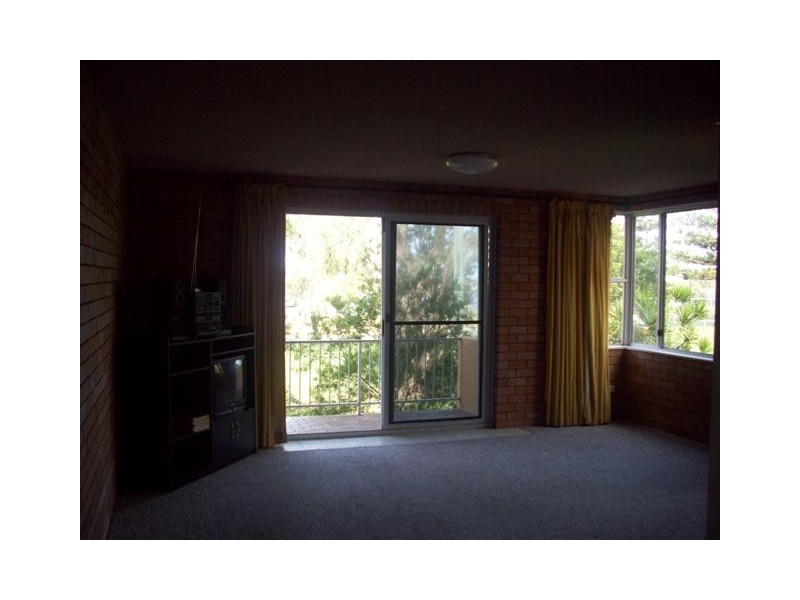 2/17 Landsborough Parade, Golden Beach QLD 4551