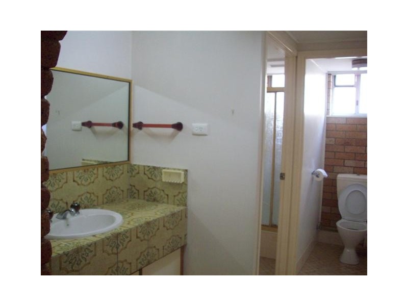 2/17 Landsborough Parade, Golden Beach QLD 4551