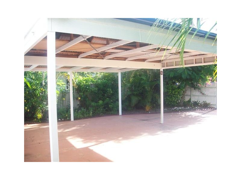 Nicklin Way, Warana QLD 4575